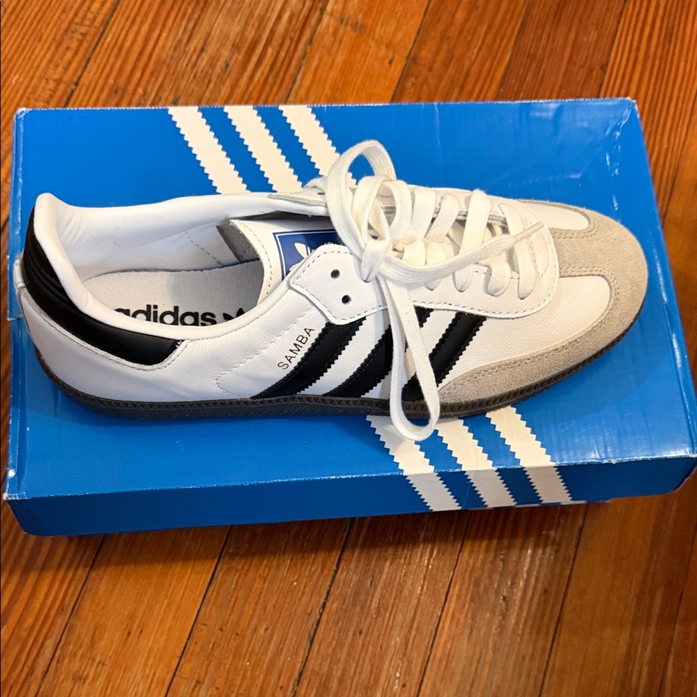 New in box Adidas Classic Samba OG Sneakers size 8 men’s